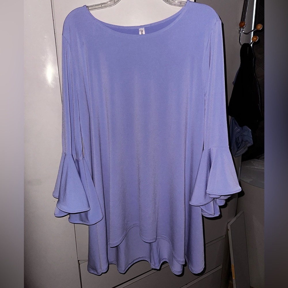 EUC HIGH LOW TOP WITH BELL SLEEVES